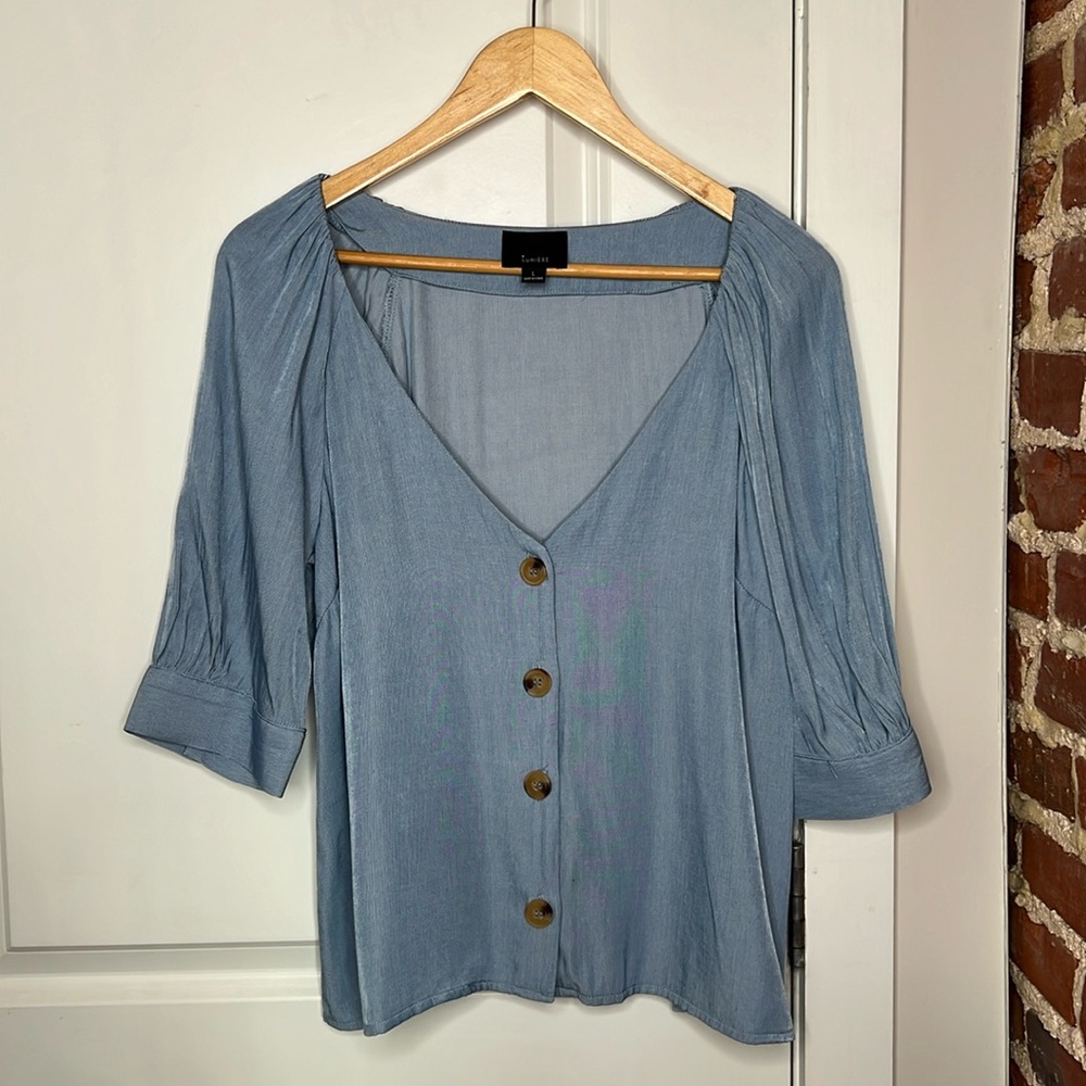 CHAMBRAY BUTTON UP BLOUSE